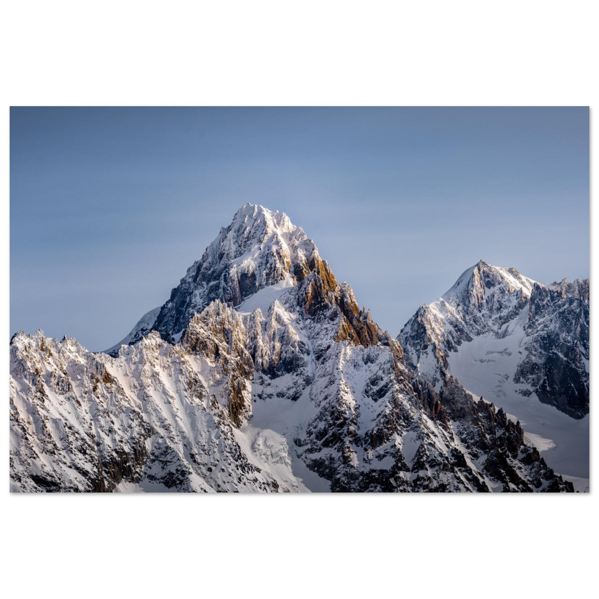 Glacier d’Argentière sous les aiguilles du massif du Mont-Blanc en Haute-Savoie