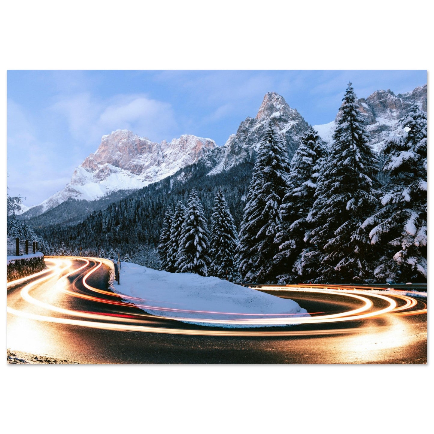 Photo de lumière de voiture sur une crete de montagne - Tableau photo alu montagne