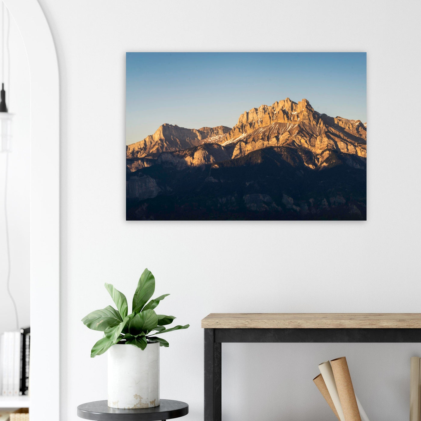 Vorschau eines AluArtMountains Fotodrucks in einem Innenraum