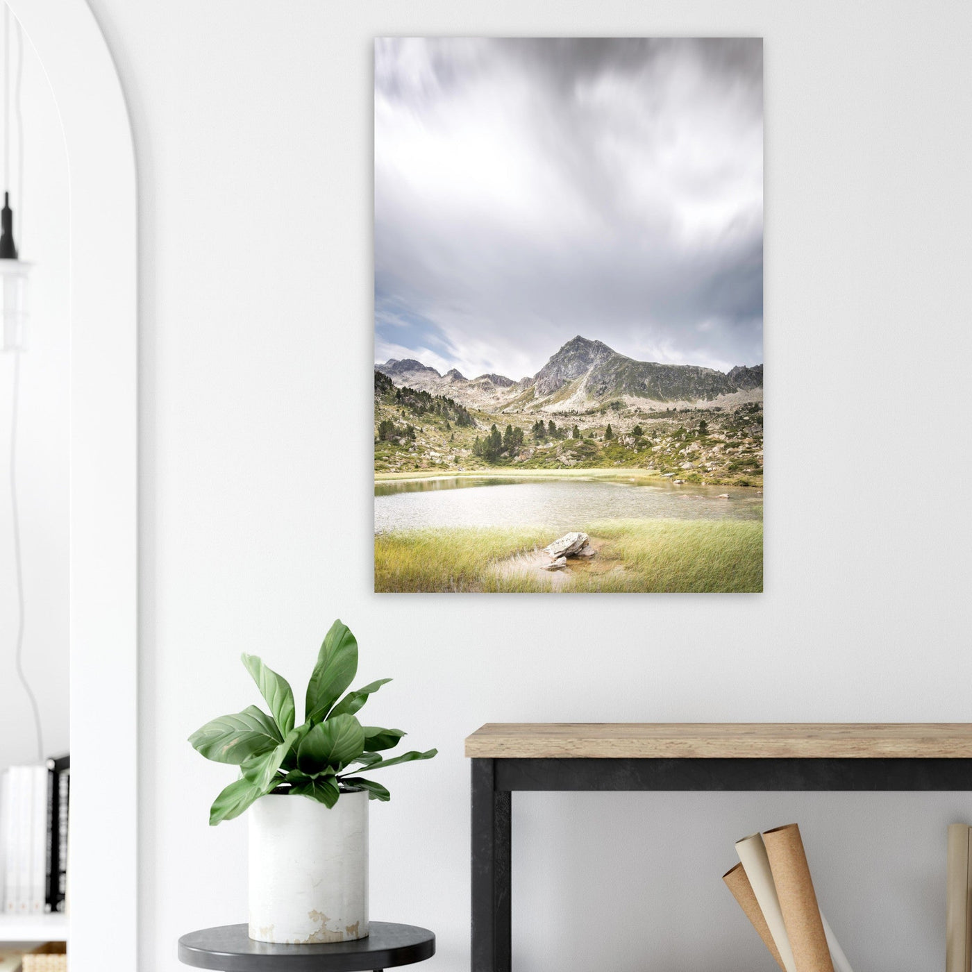 Simulation d’un tableau AluArtMountains dans un intérieur