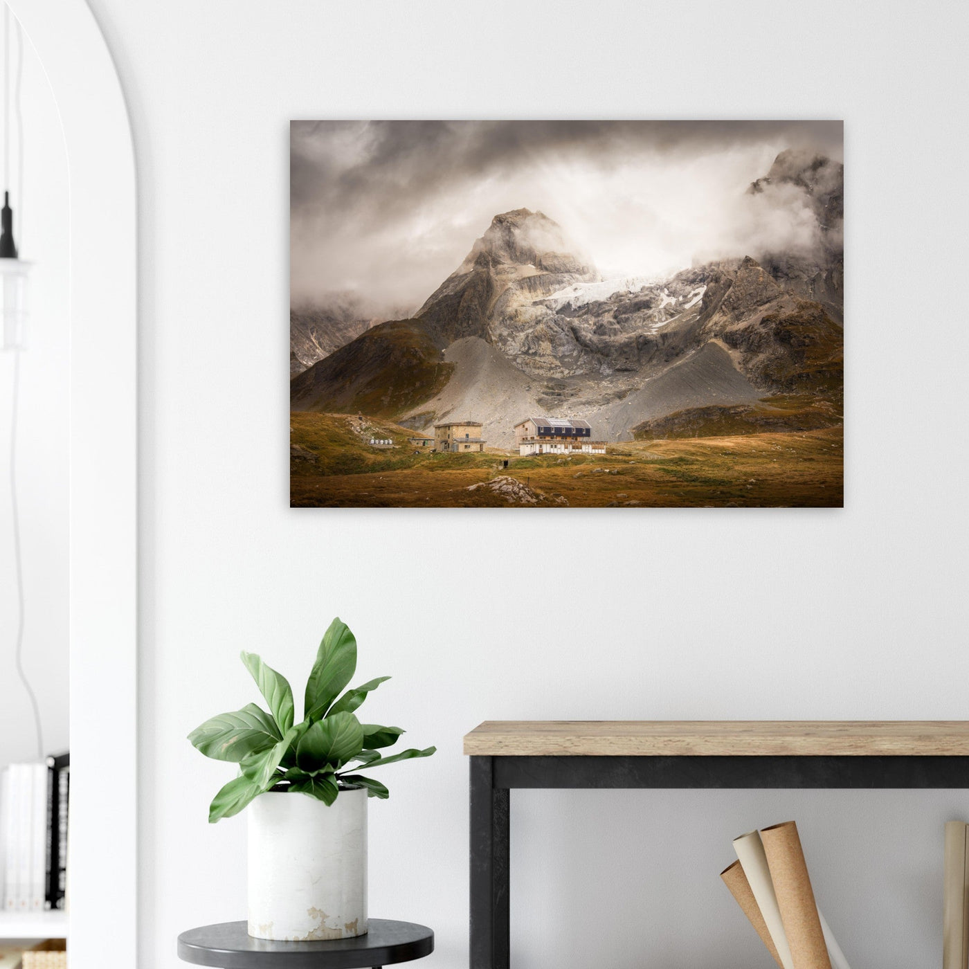 Simulation d’un tableau AluArtMountains dans un intérieur