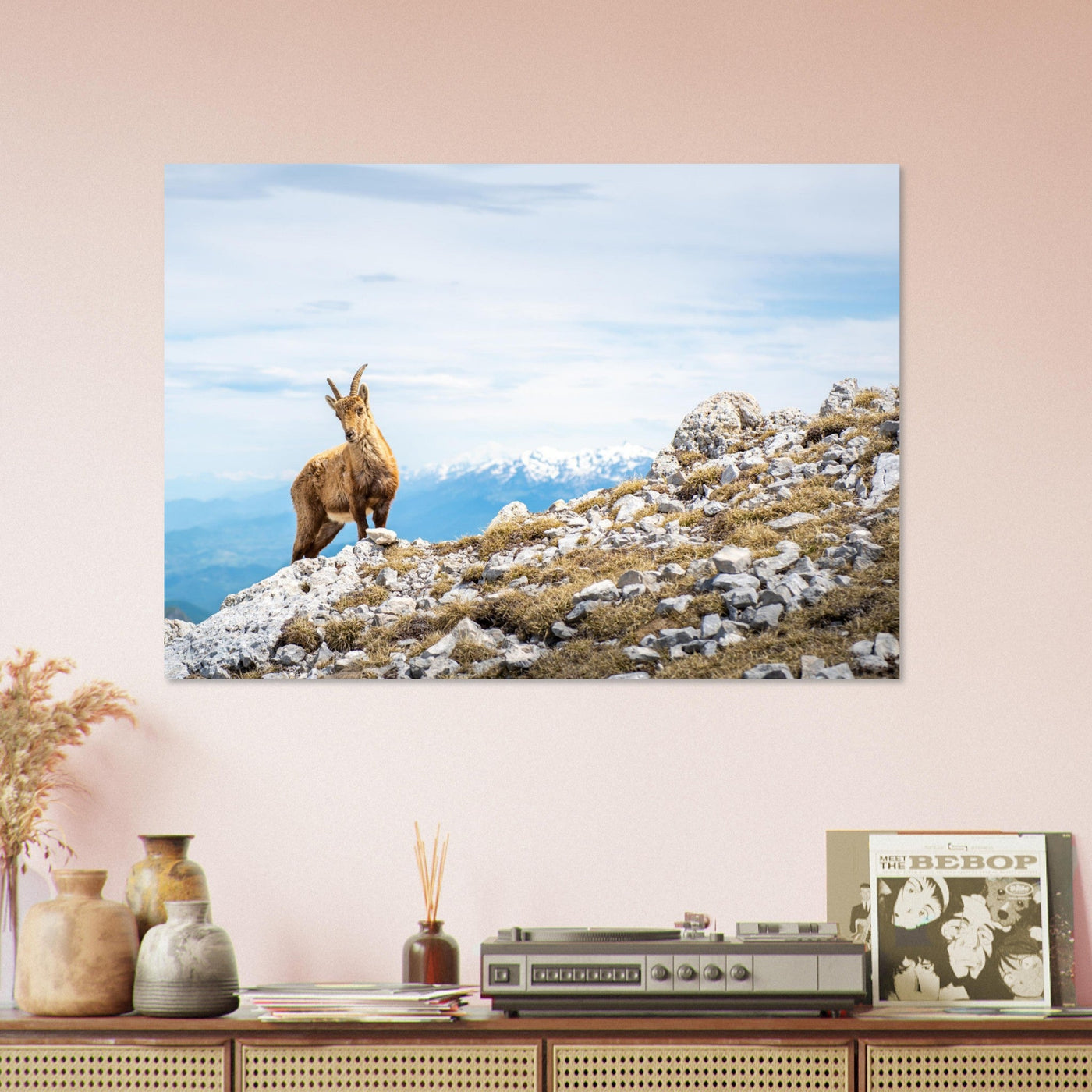 Simulation d’un tableau AluArtMountains dans un intérieur