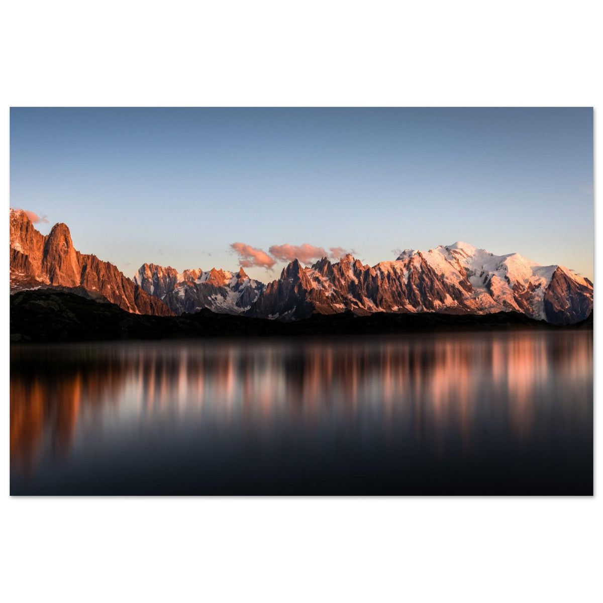 Coucher de soleil sur le Mont-Blanc depuis les Lacs des Chéserys dans les Aiguilles Rouges
