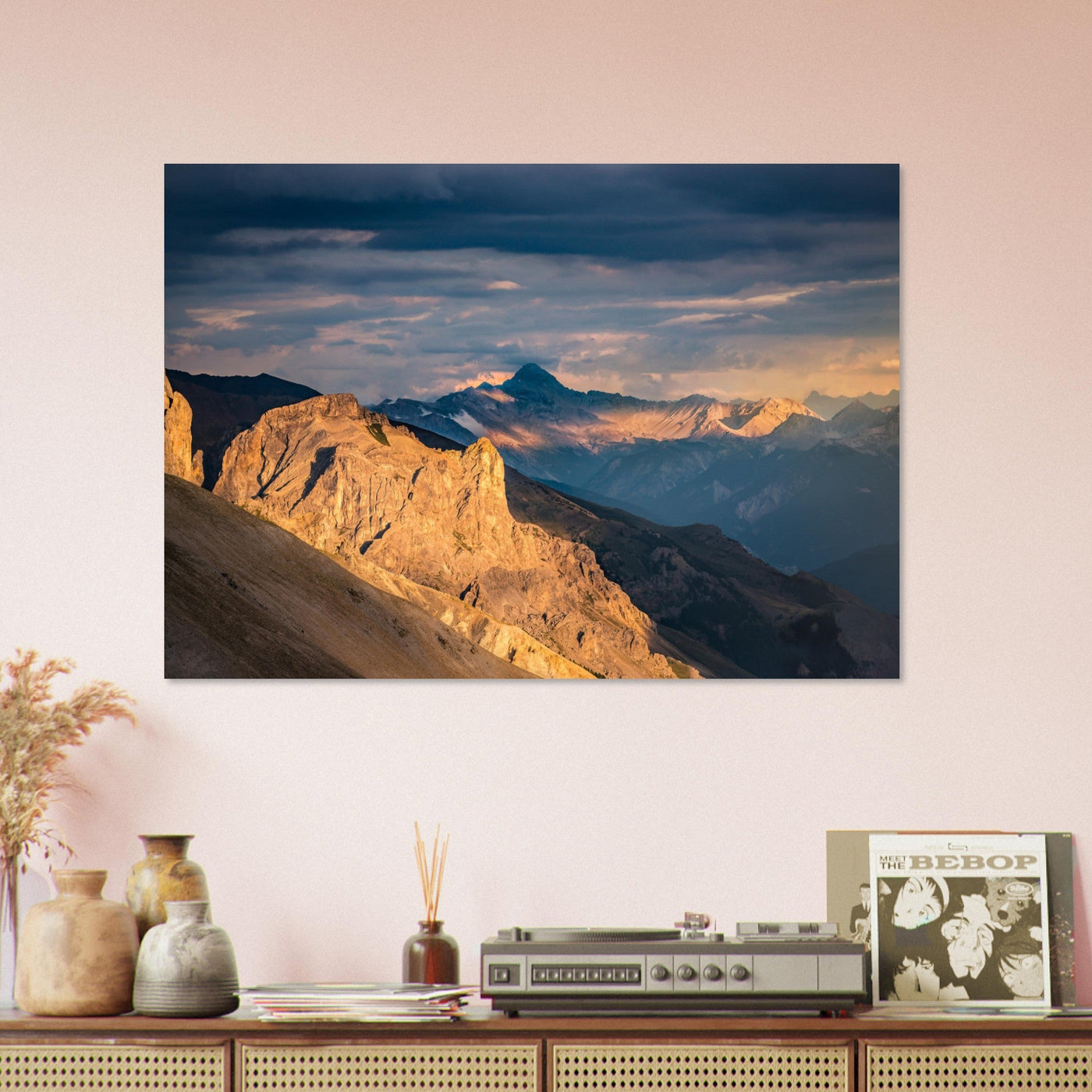 Simulation d’un tableau AluArtMountains dans un intérieur