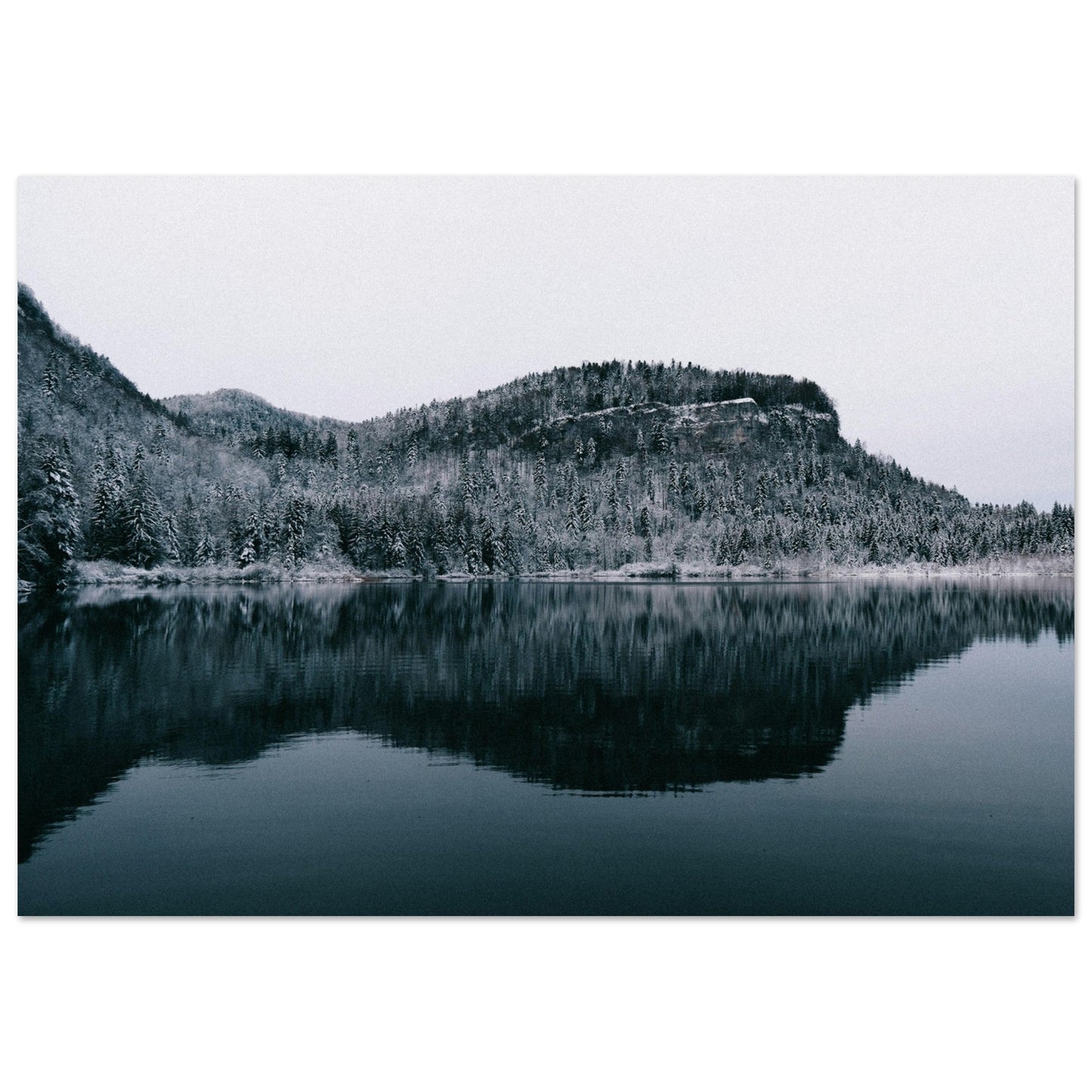 Photo d'un lac et d'une foret enneigée en hiver, Jura #2 - Tableau photo alu montagne