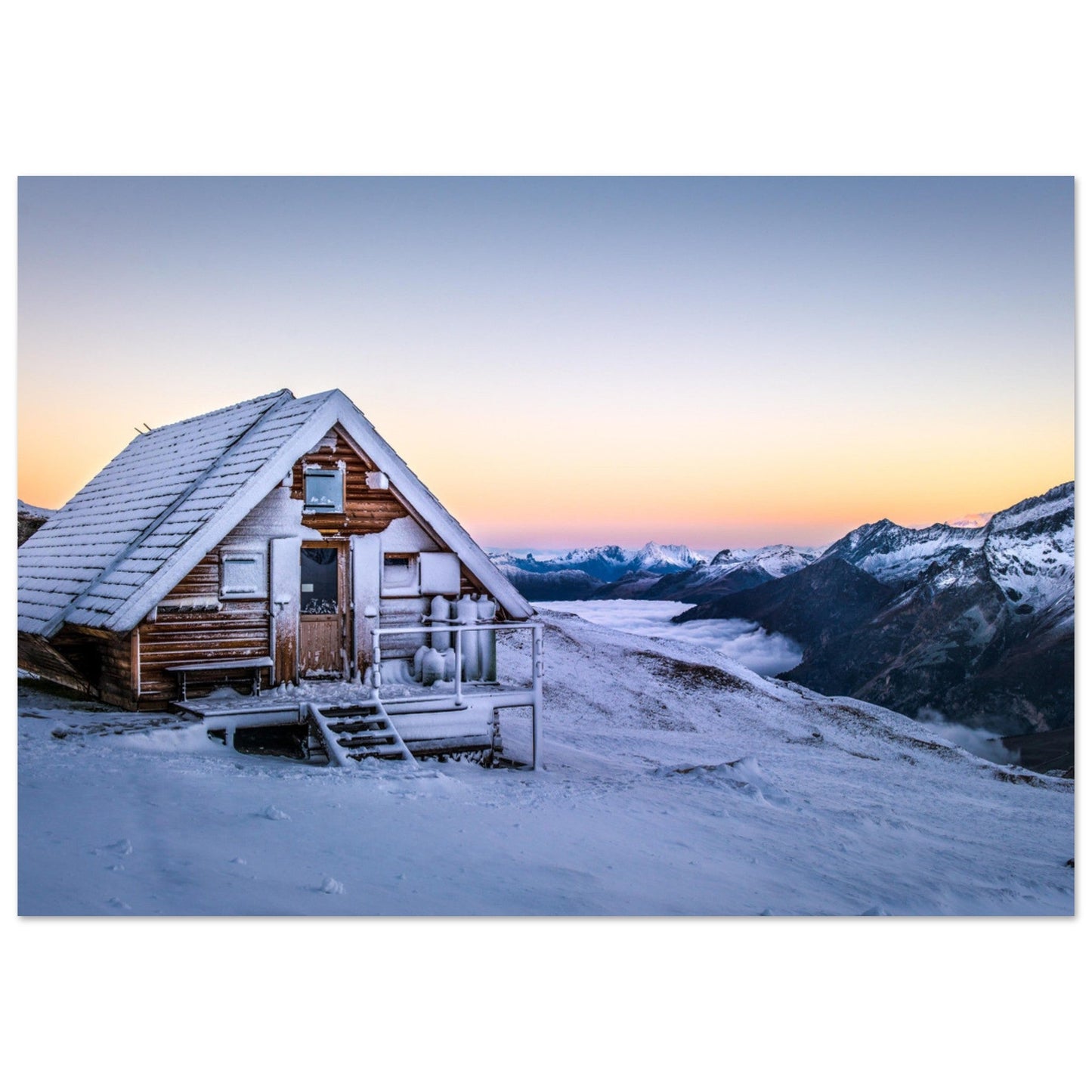 Sunrise over the Refuges de la Valette Sunrise over the Refuges de la Valette above Pralognan-la-Vanoise
