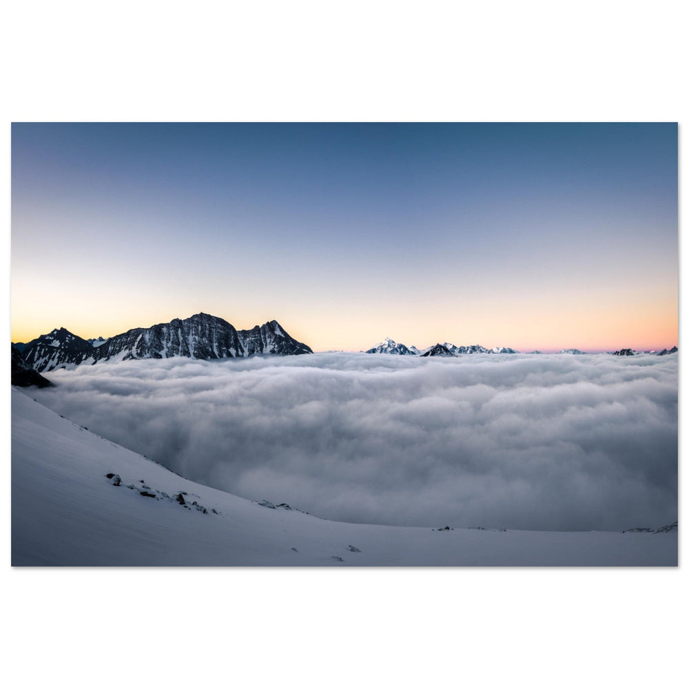 Grande Casse et Montagne de la Seigne émergeant d’une mer de nuages au lever du soleil