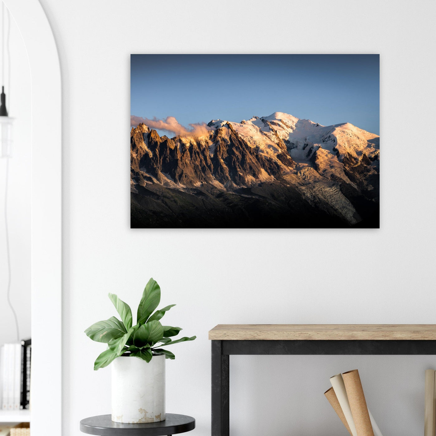 Simulation d’un tableau AluArtMountains dans un intérieur