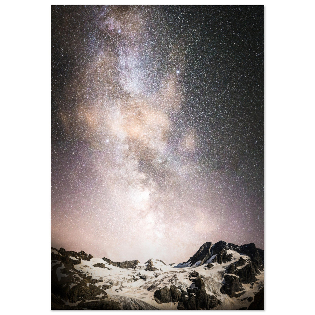 Voie lactée au-dessus des Bans et de la pointe de la Pilatte dans le massif des Écrins