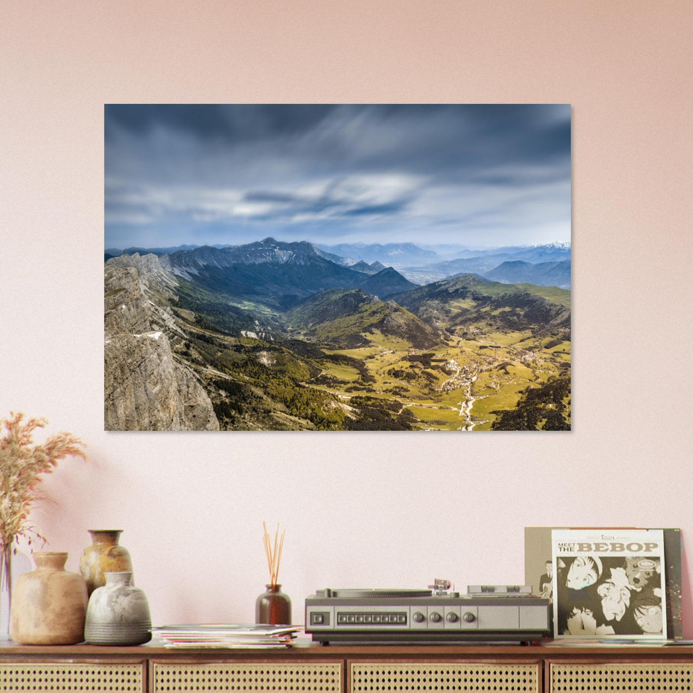 Simulation d’un tableau AluArtMountains dans un intérieur