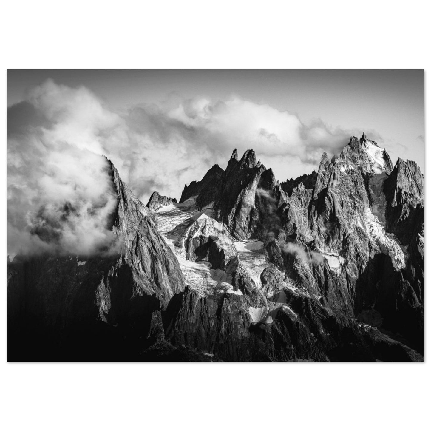 Tableau photo Photo des Aiguilles du Mont - Blanc - Noir & Blanc — tirage aluminium Dibond mat, fabrication française, prêt à accrocher