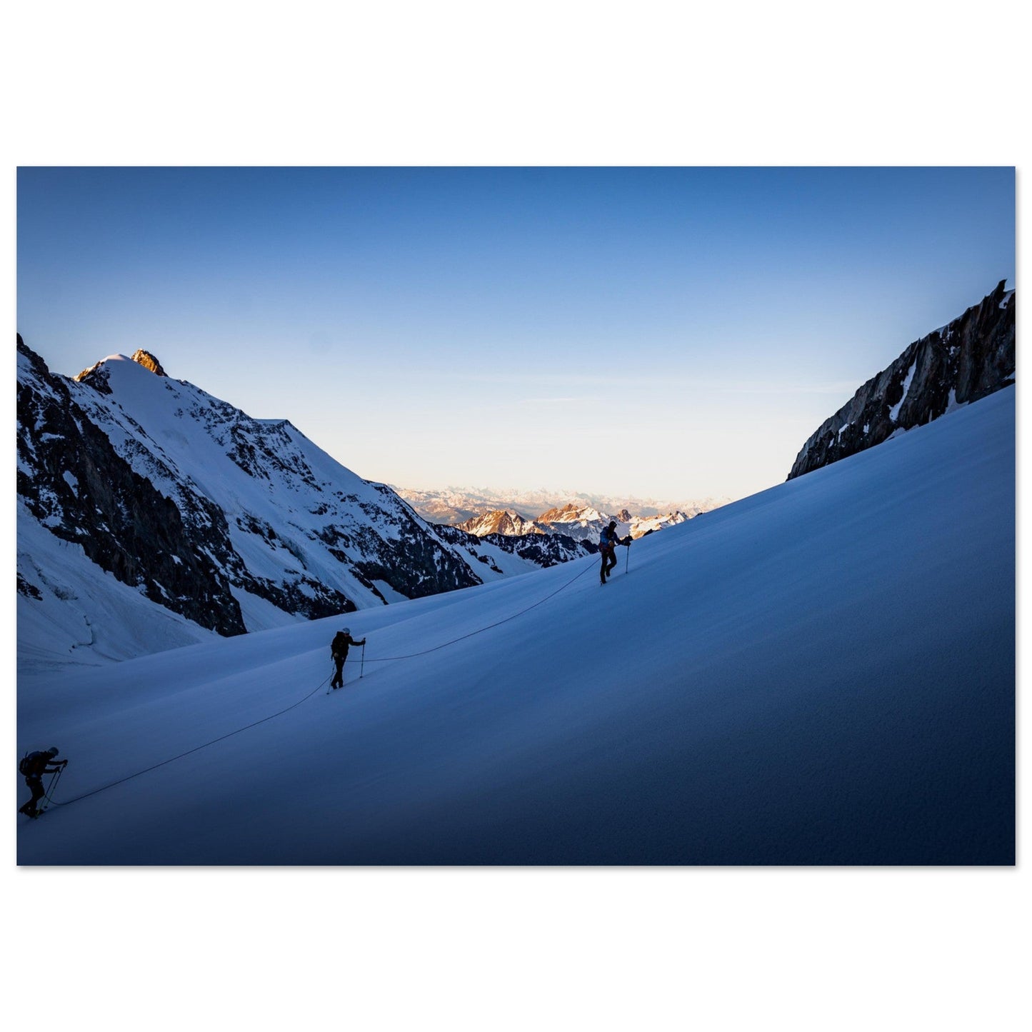 Tableau photo Photo d'alpinistes dans la montée du Dome de Miage — tirage aluminium Dibond mat, fabrication française, prêt à accrocher