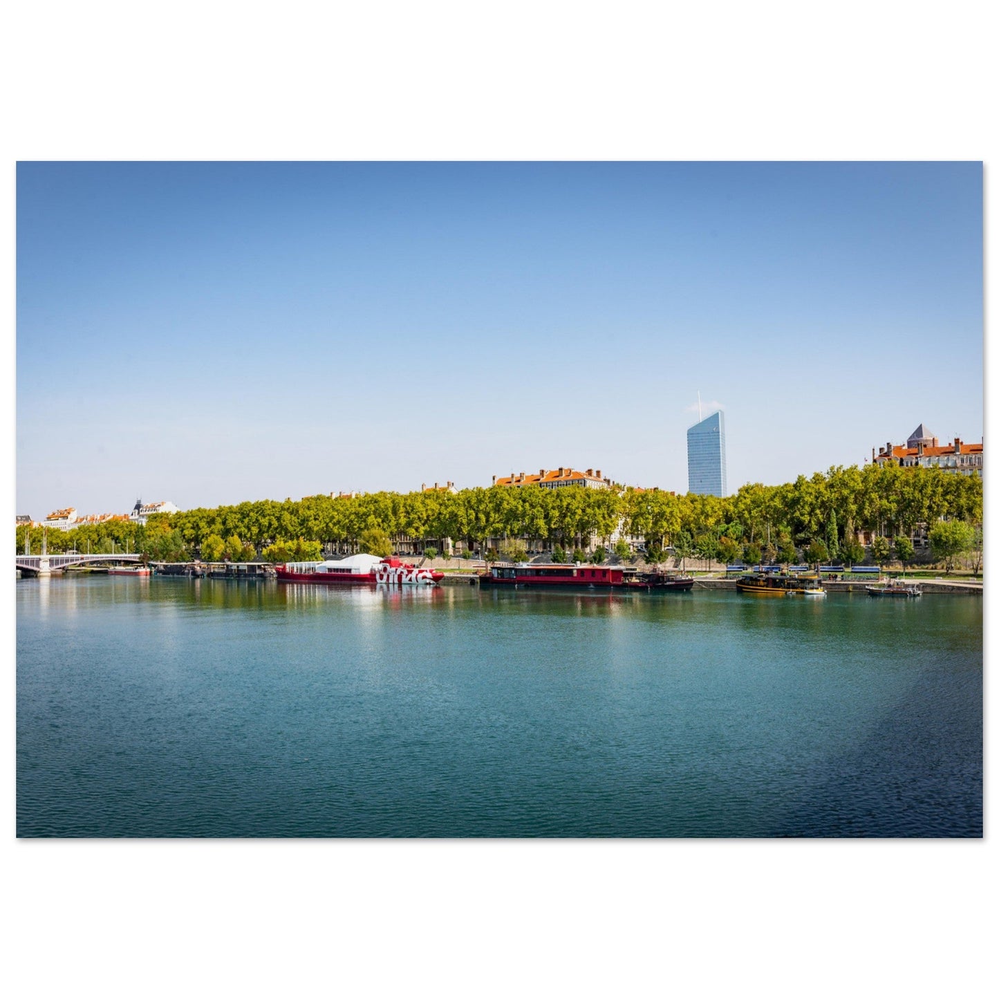 Tableau photo Photo des Berges du Rhone et Tour Incity, Lyon — tirage aluminium Dibond mat, fabrication française, prêt à accrocher
