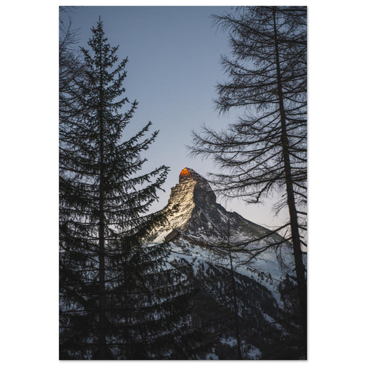 Tableau photo Photo du Cervin au milieu des arbres depuis Zermatt — tirage aluminium Dibond mat, fabrication française, prêt à accrocher