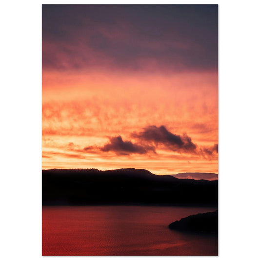 Tableau photo Photo d'un coucher de soleil sur le lac du Bourget, Aix - les - Bains, Savoie — tirage aluminium Dibond mat, fabrication française, prêt à accrocher