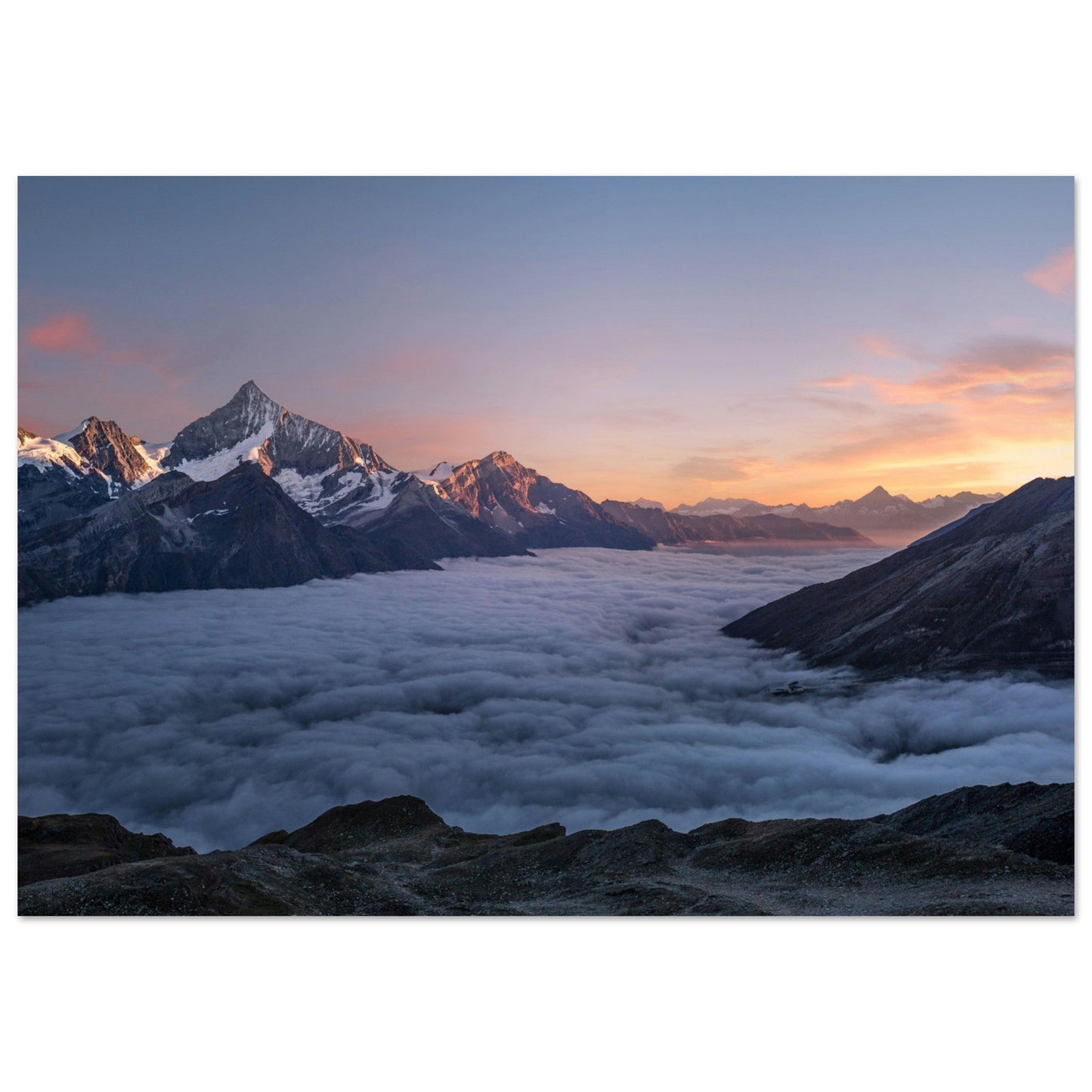 Tableau photo Photo d'un coucher de soleil et mer de nuage, Weisshorn, Randa, Suisse — tirage aluminium Dibond mat, fabrication française, prêt à accrocher
