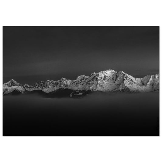 Tableau photo Photo des dernières lueurs sur le Mont - Blanc - Noir & Blanc — tirage aluminium Dibond mat, fabrication française, prêt à accrocher