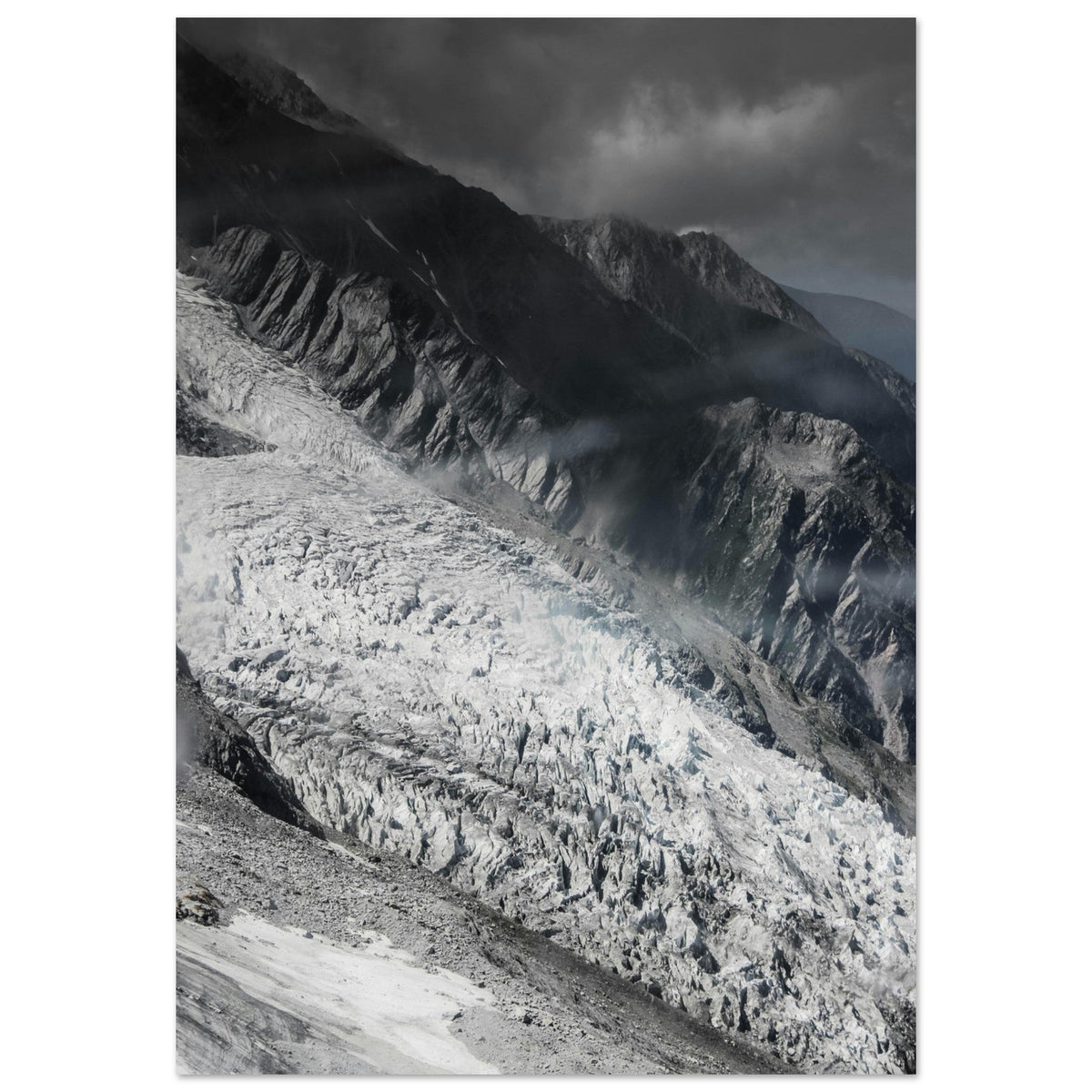 Glacier du Géant et séracs sous l’Aiguille du Midi à Chamonix en noir et blanc