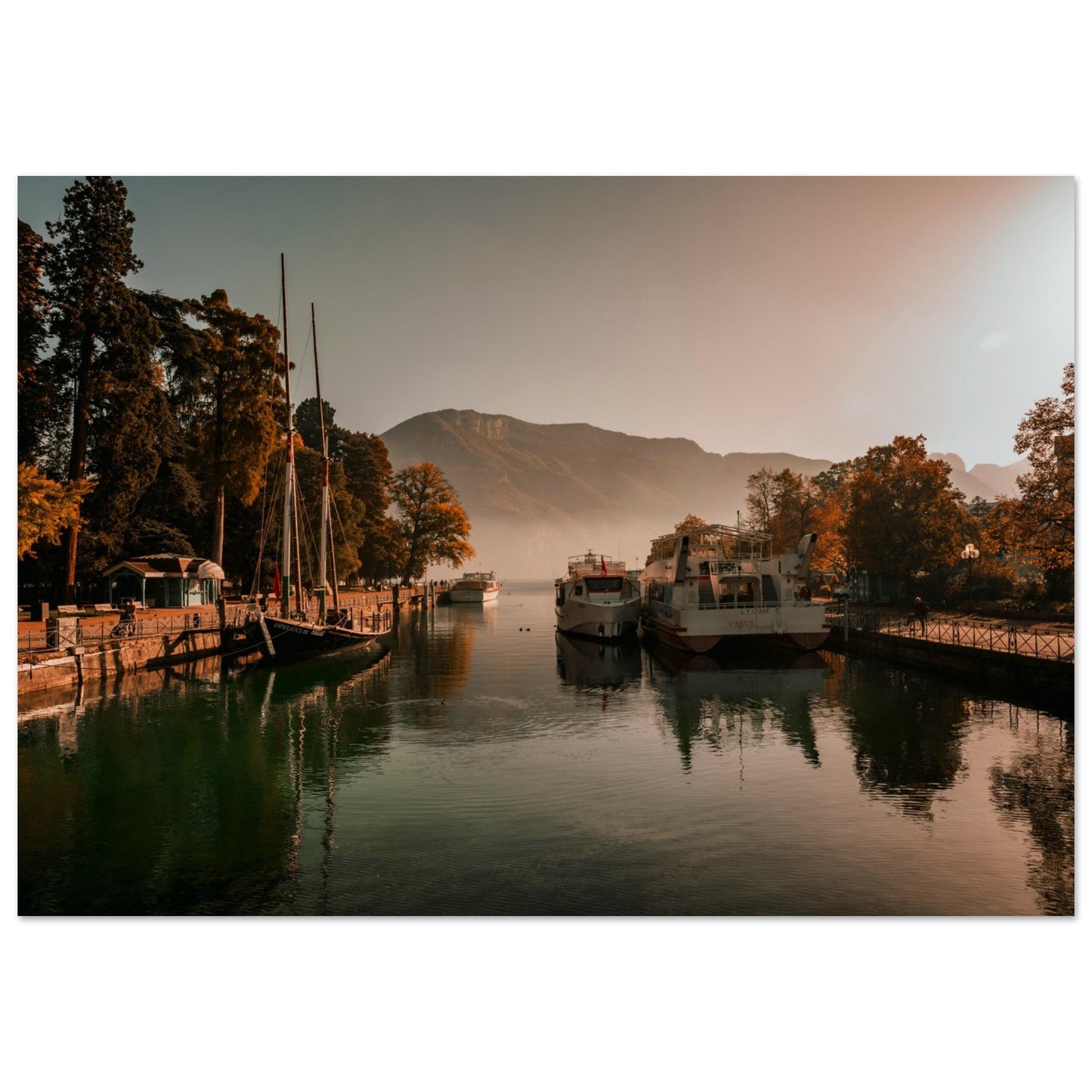 Tableau photo Photo du Lac d'Annecy au coucher du soleil — tirage aluminium Dibond mat, fabrication française, prêt à accrocher