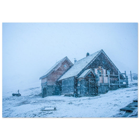 Tableau photo Photo du refuge de la Valette sous une tempête de neige — tirage aluminium Dibond mat, fabrication française, prêt à accrocher