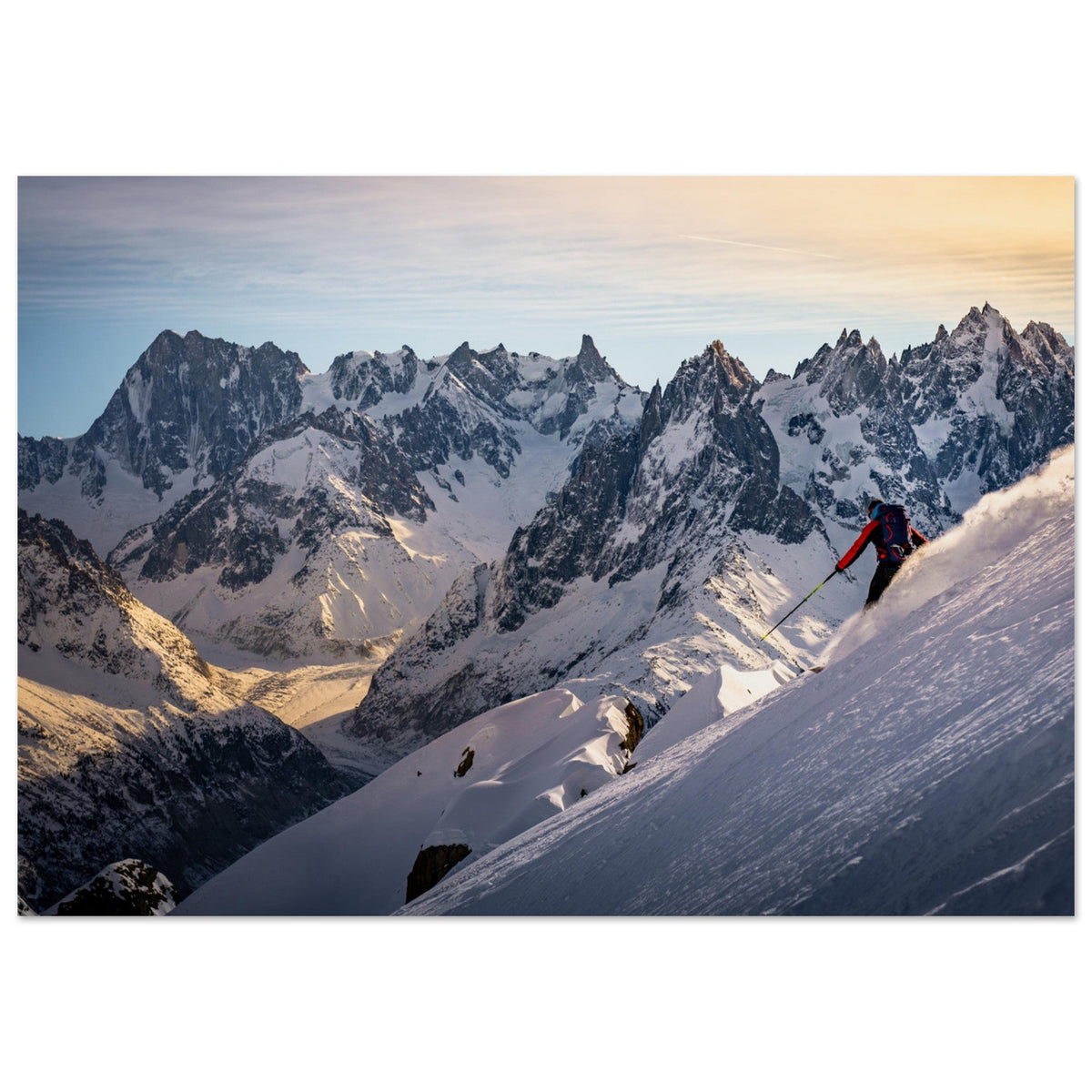 Skieur dans les Aiguilles Rouges face au massif du Mont-Blanc
