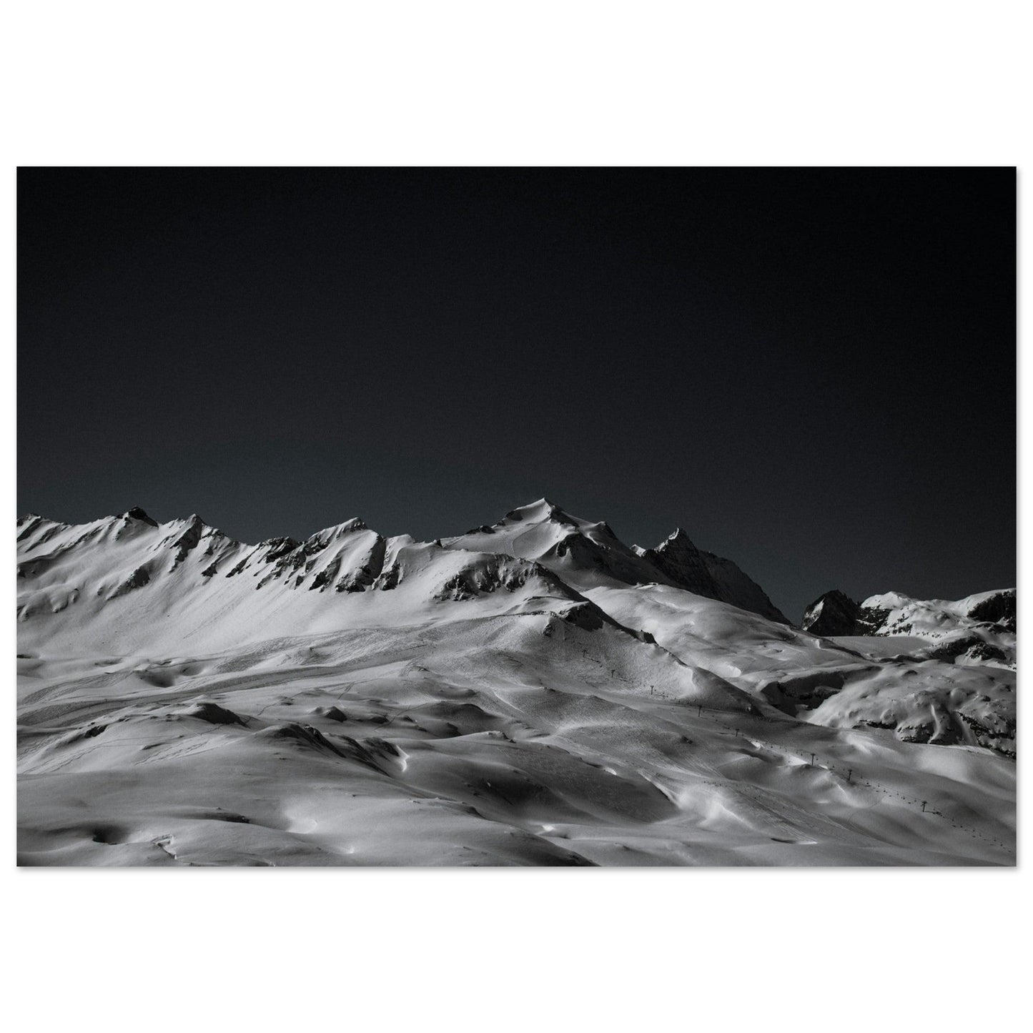 Tableau photo Photo de Val d'Isère en hiver 4. - Noir & Blanc — tirage aluminium Dibond mat, fabrication française, prêt à accrocher