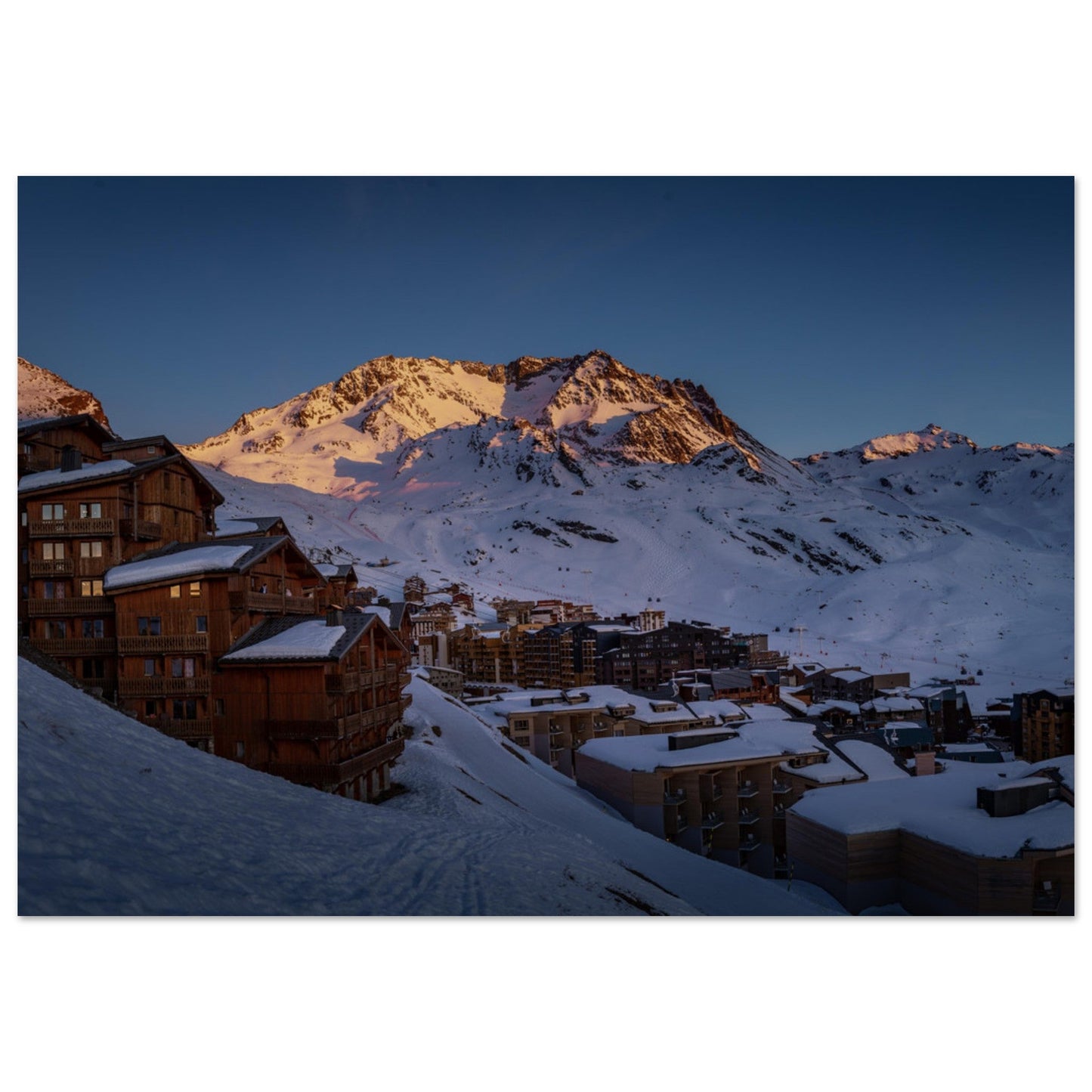 Tableau photo Photo de Val Thorens et de l'Aiguille Peclet au coucher de soleil, Savoie — tirage aluminium Dibond mat, fabrication française, prêt à accrocher